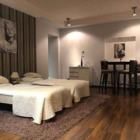 Apartament Tipton Apartman Jelenia Góra Kültér fotó