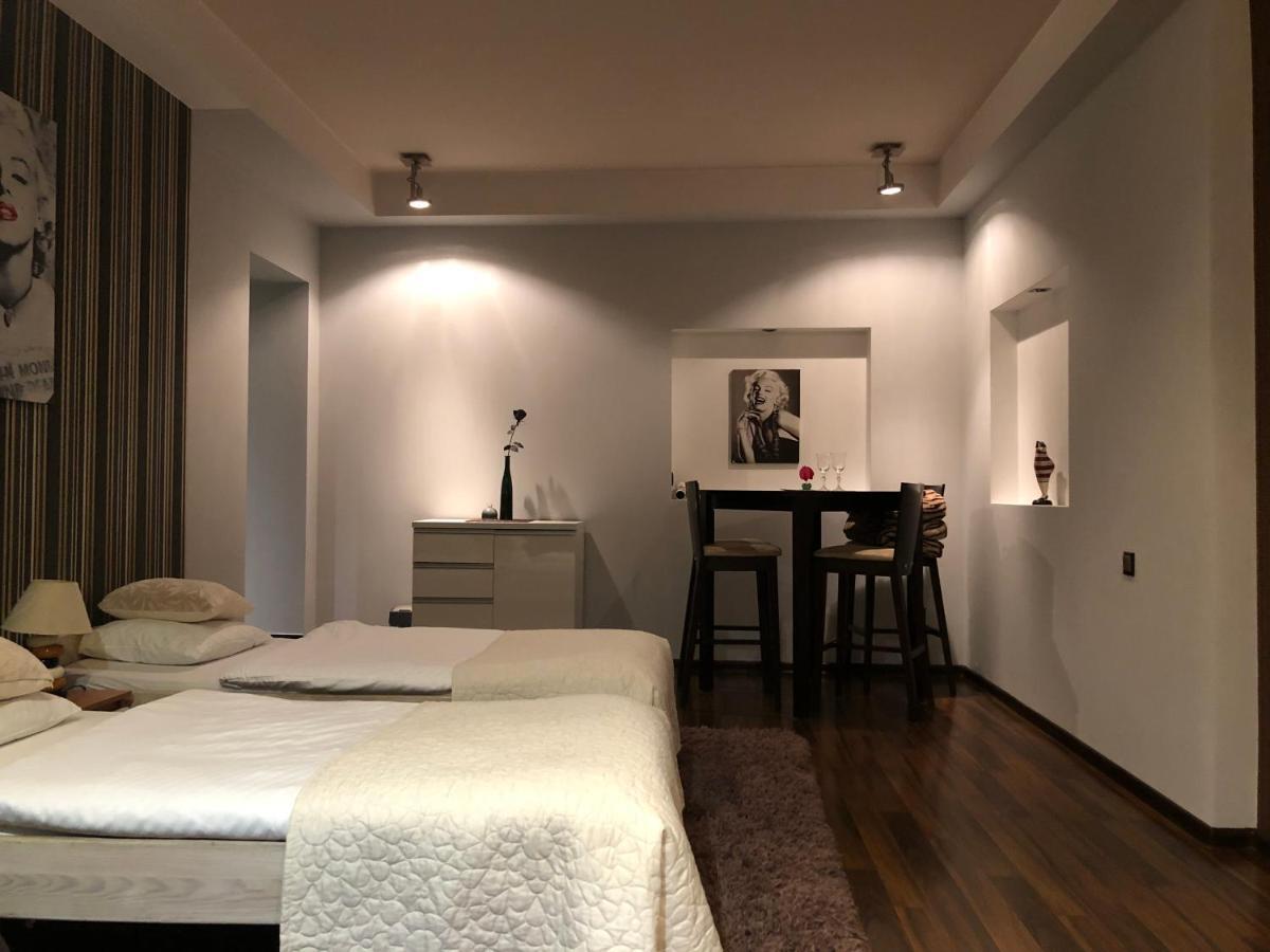 Apartament Tipton Apartman Jelenia Góra Kültér fotó