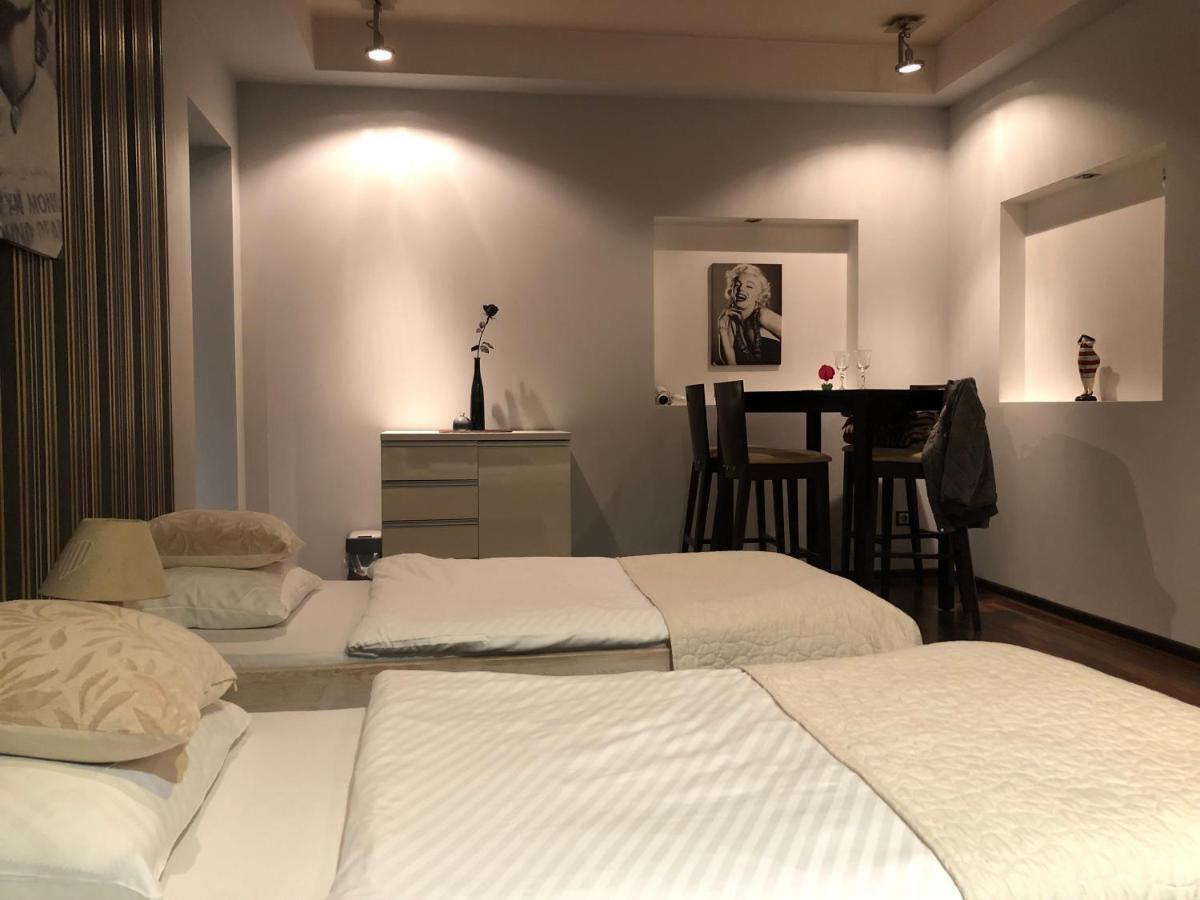 Apartament Tipton Apartman Jelenia Góra Kültér fotó