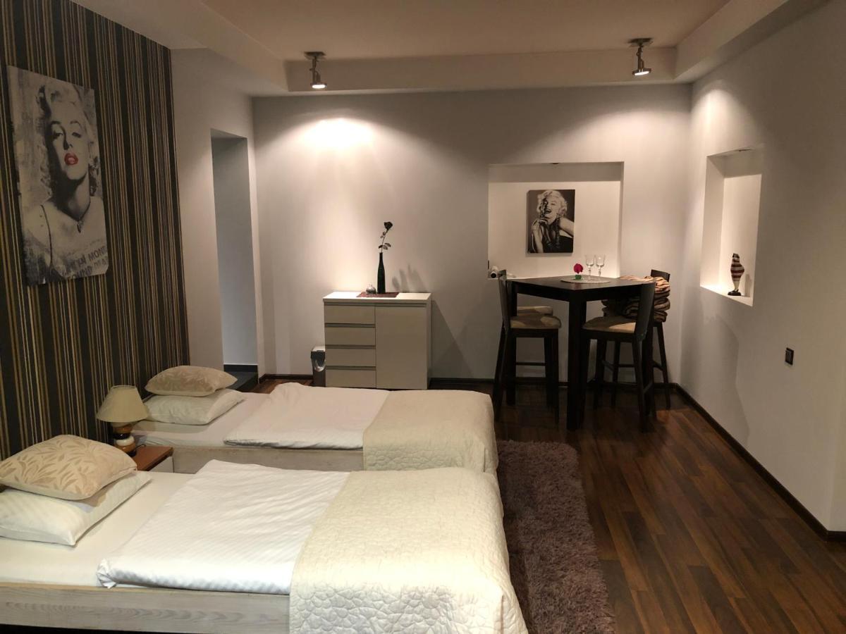Apartament Tipton Apartman Jelenia Góra Kültér fotó